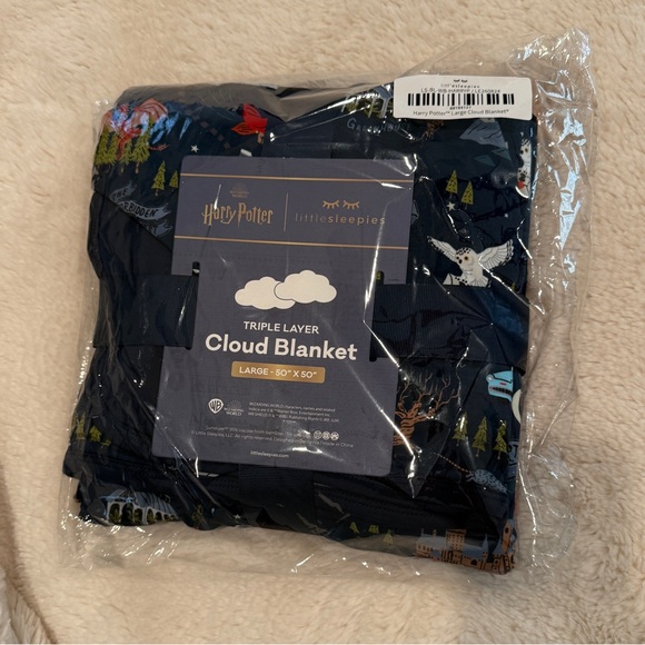 Little Sleepies Evening at Hogwarts Harry Potter Cloud Blanket - Picture 1 of 3
